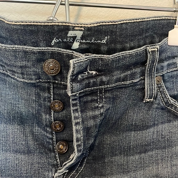 7 for all mankind shorts size 28 - Picture 2 of 4